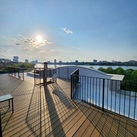 Building Photo - 520 Beacon St