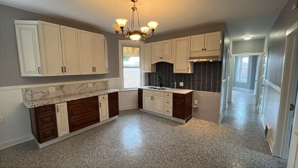 Building Photo - 2311 S Central Ave