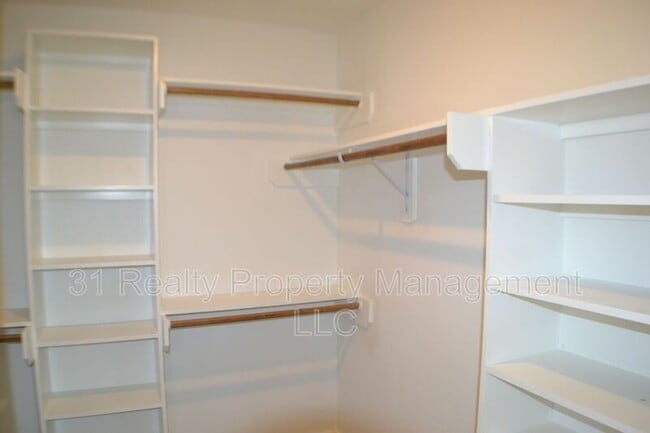 Building Photo - 9837 Fabiola Dr