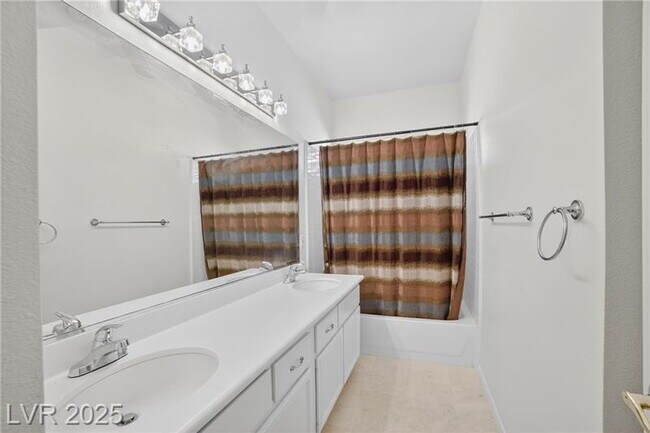 Building Photo - Exquisite 5-bed, 3-bath home w/ spacious 3-car garage offers luxurious living & effortless entert...