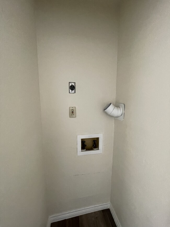 Building Photo - 851 Montera Rd