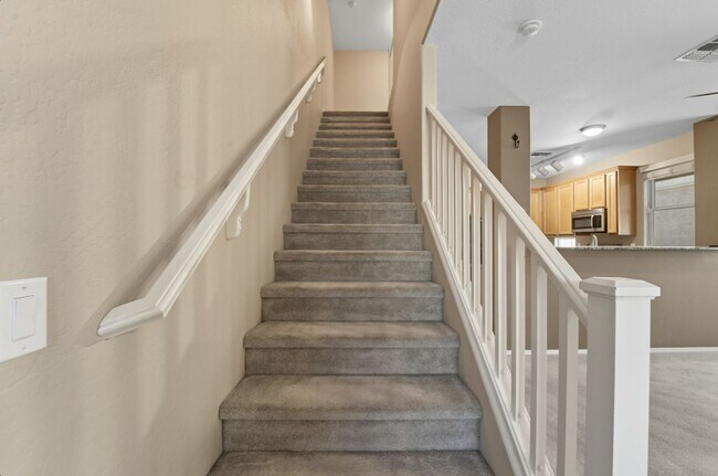 Building Photo - Stunning 3-bedroom, 2.5-bathroom home in t...