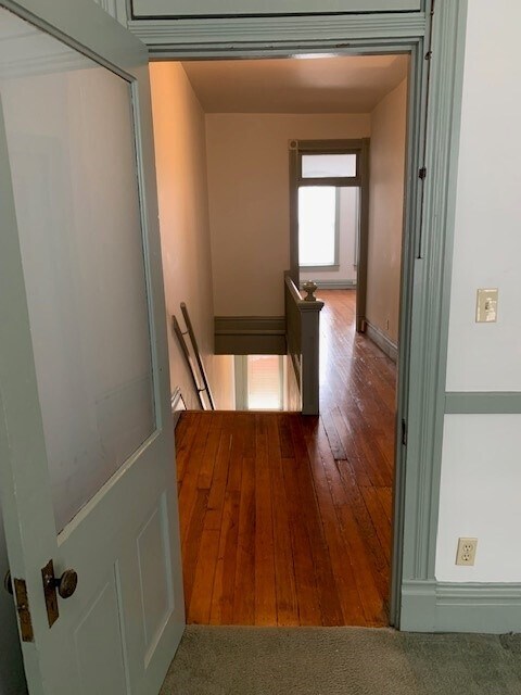 Entry - 205 W 4th St
