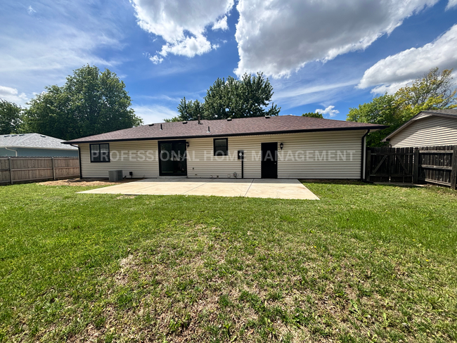 Building Photo - Welcome to your beautifully renovated 4-be...