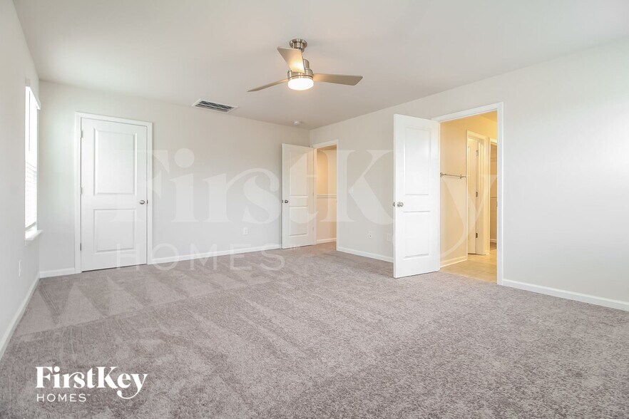 Building Photo - 702 Ridgemoor Trl