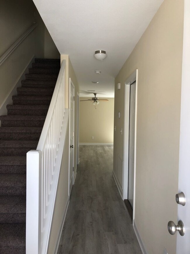 Building Photo - 3 bedroom, 2.5 bath town-home,near TAFB