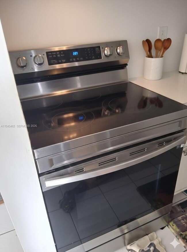 Building Photo - 5841 NW 61st Ave