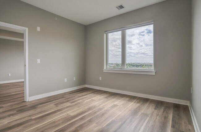 Building Photo - 475 Communipaw Ave