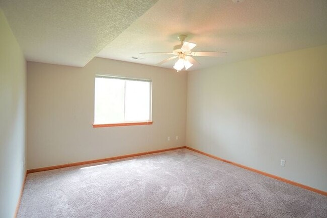 Building Photo - $1,850| 3 Bedroom, 2 Bathroom Duplex | No ...