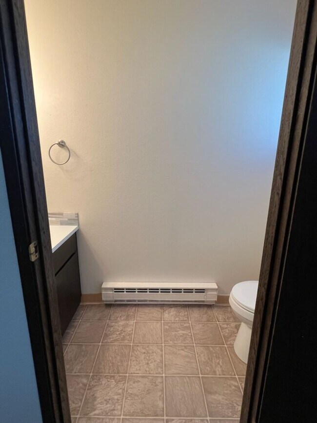 Building Photo - PET FRIEDNLY 2 BEDROOM APARTMENT AVAILABLE...