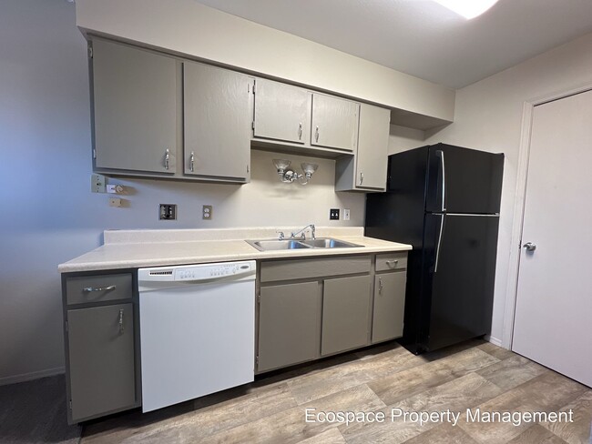 Building Photo - Prime Location! 1 bed 1 bath apartment nea...