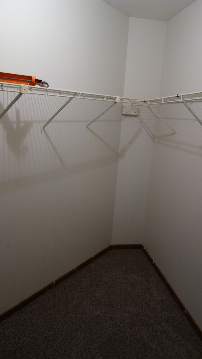 Master Closet - 36 Gant Cir