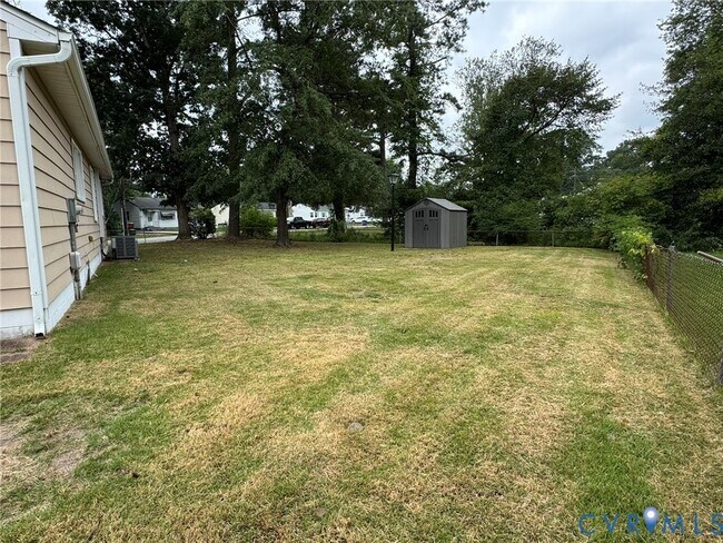 Building Photo - 2590 Pinehurst Dr