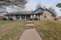 Building Photo - 2800 Hedgeway Dr