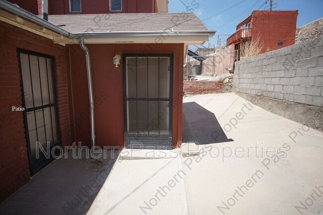 Building Photo - 219 W Rio Grande Ave