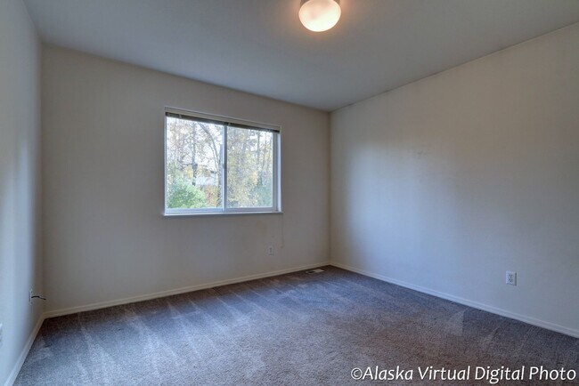 Building Photo - Midtown Spacious 3-Bedroom, 2-Bath Townhome