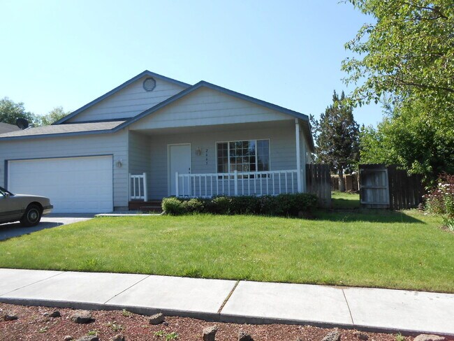 Building Photo - VIDEOTOUR: Across from Mt View High School...