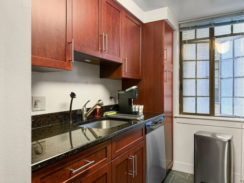 Building Photo - 111-23 N 15th St