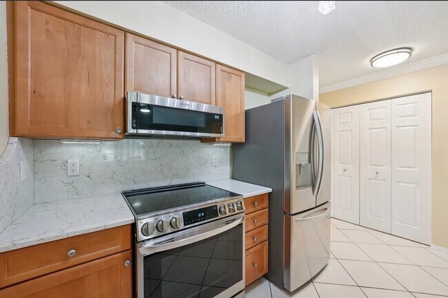 Building Photo - 2400 Feather Sound Dr