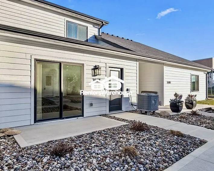 Building Photo - 3619 NE Kara Ln