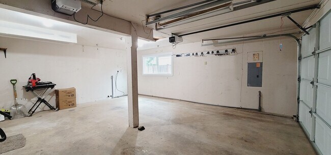 Building Photo - Stunning 4 bedroom House in an amazing location of Puyallup!