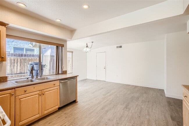 Building Photo - 3 Bedroom 2 Bath Single story Carlsbad hom...