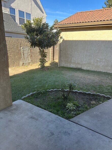 Building Photo - 3661 La Mancha Pl