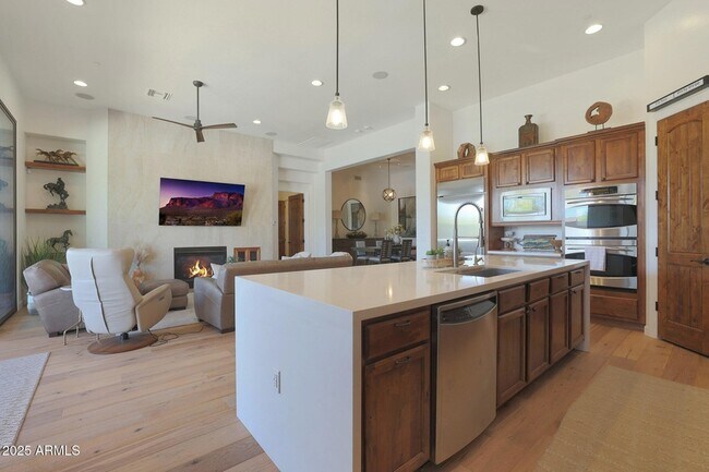 Building Photo - 9973 E Edgestone Dr