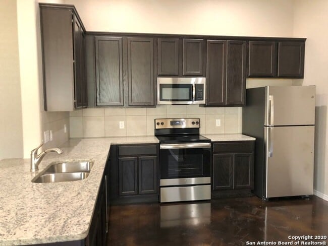 Building Photo - Modern Luxury Duplex in Seguin!