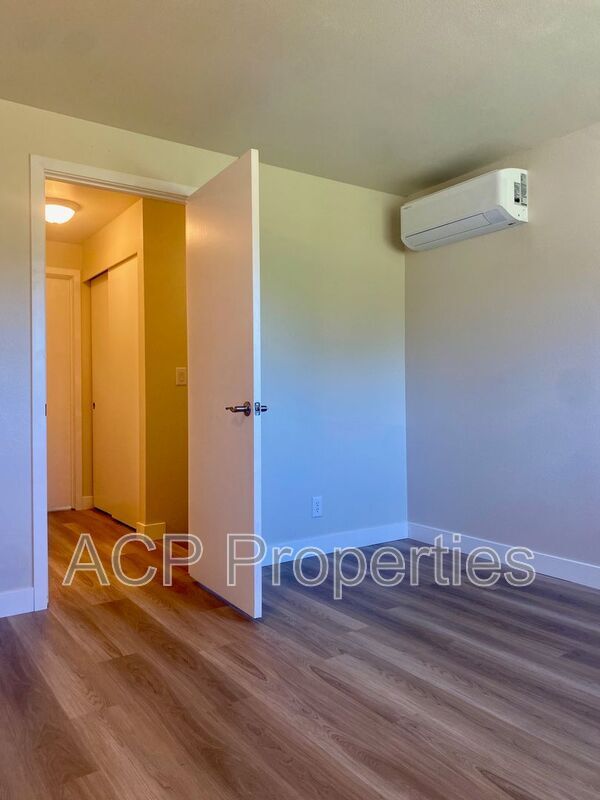 Building Photo - 1701 Cowgill Ave