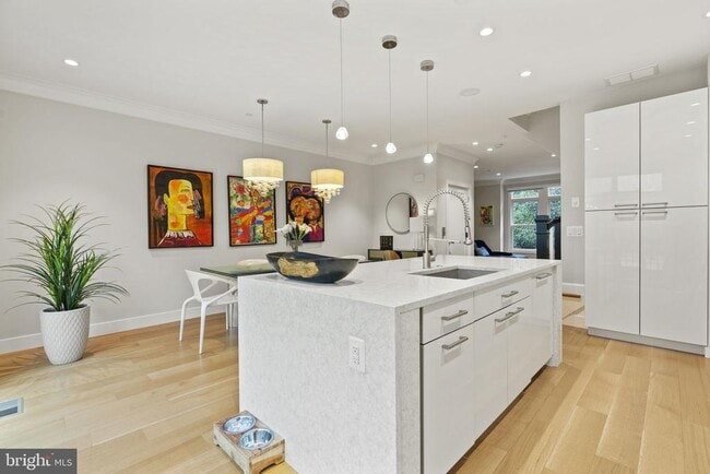Building Photo - 1520 16th Ct N
