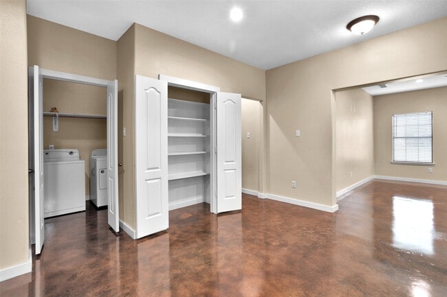 Building Photo - 3129 Molly Dr