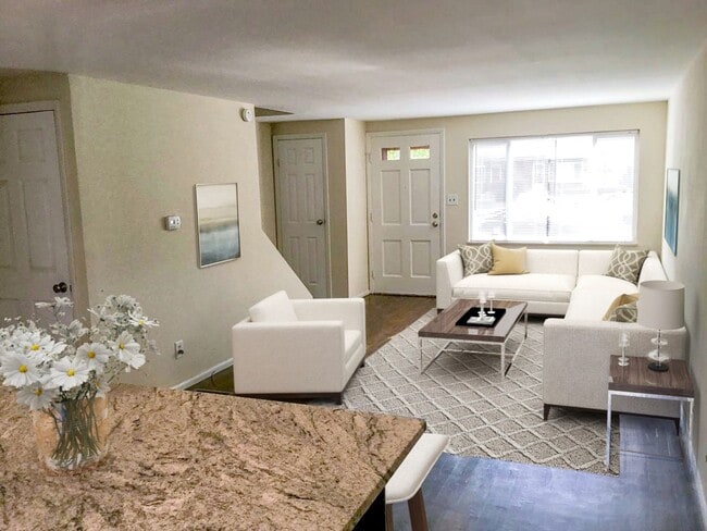 Building Photo - BEAUTIFUL 2 Bedrooms + 1 FULL Bath with Re...