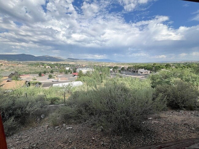 Building Photo - DUPLEX APARTMENT - CAMP VERDE