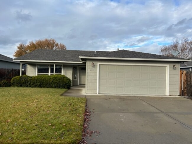 Primary Photo - SPACIOUS 3 BEDROOM/ 2 BATH HOME WITH RV/BO...