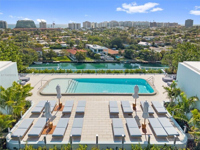 Building Photo - 9201 E Bay Harbor Dr