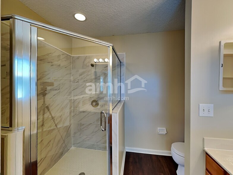 Building Photo - 9422 Daniels Mill Dr