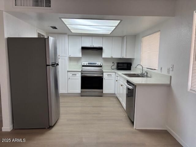 Building Photo - 1329 W Kiowa Ave