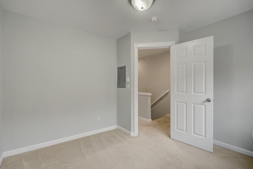 Building Photo - 308 20th Ave S