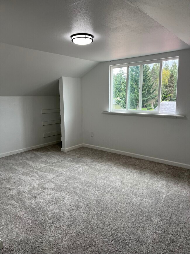 Building Photo - 2394 Lodgepole Dr SE