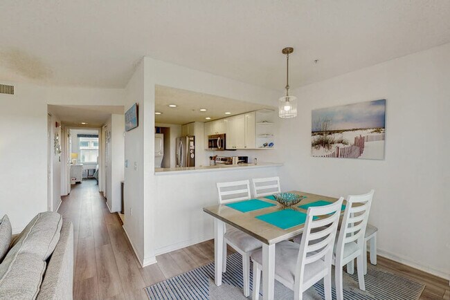 Building Photo - 3607 E Bay Dr