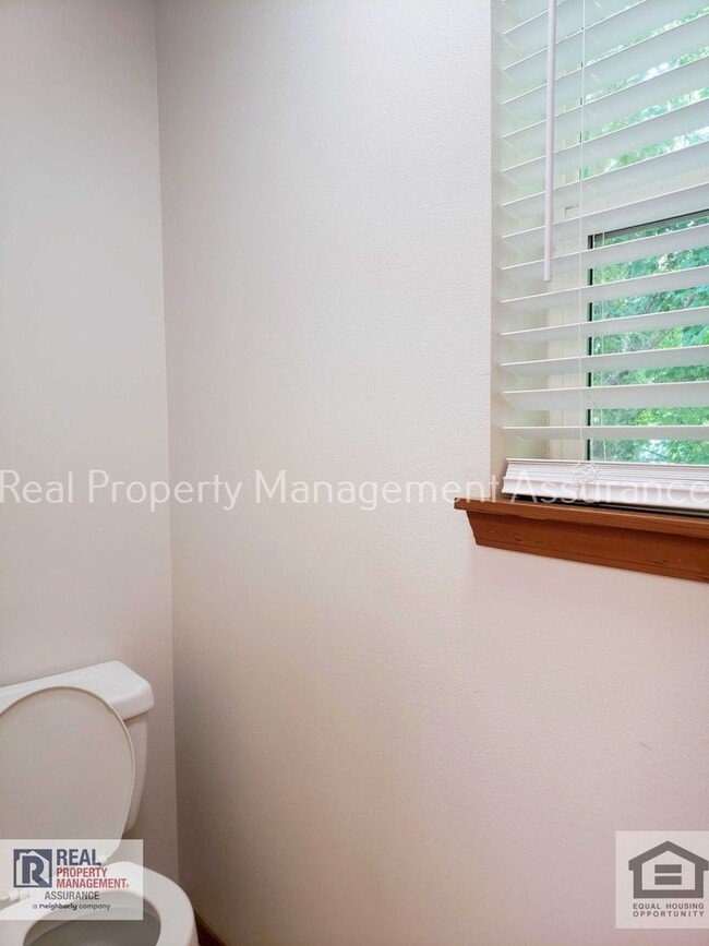Building Photo - 470 SW 150th Ave