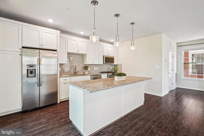 Building Photo - 23265 Milltown Knoll Square
