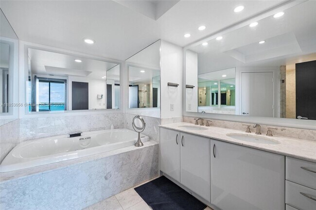 Building Photo - 1331 Brickell Bay Dr
