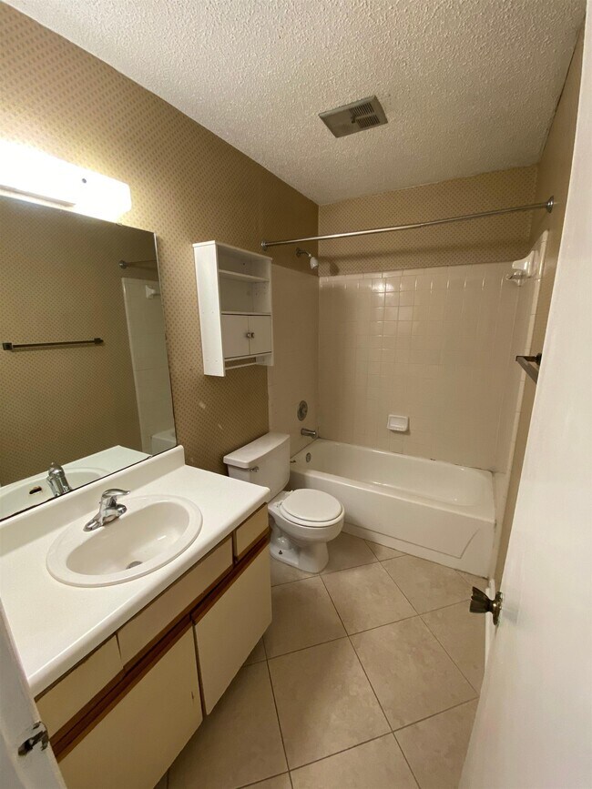 Building Photo - 2133 Sandpiper St