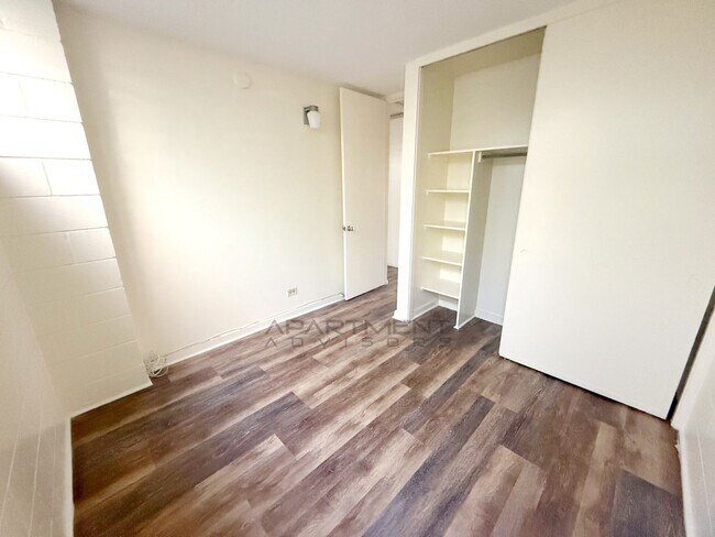 Building Photo - 933 Kaheka St