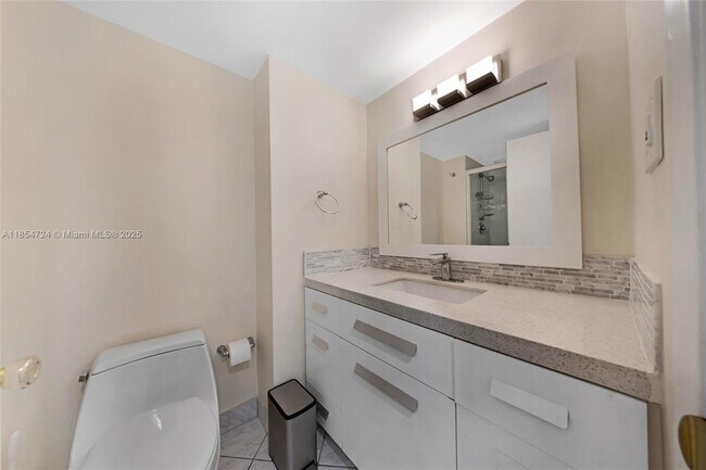 Building Photo - 18081 Biscayne Blvd