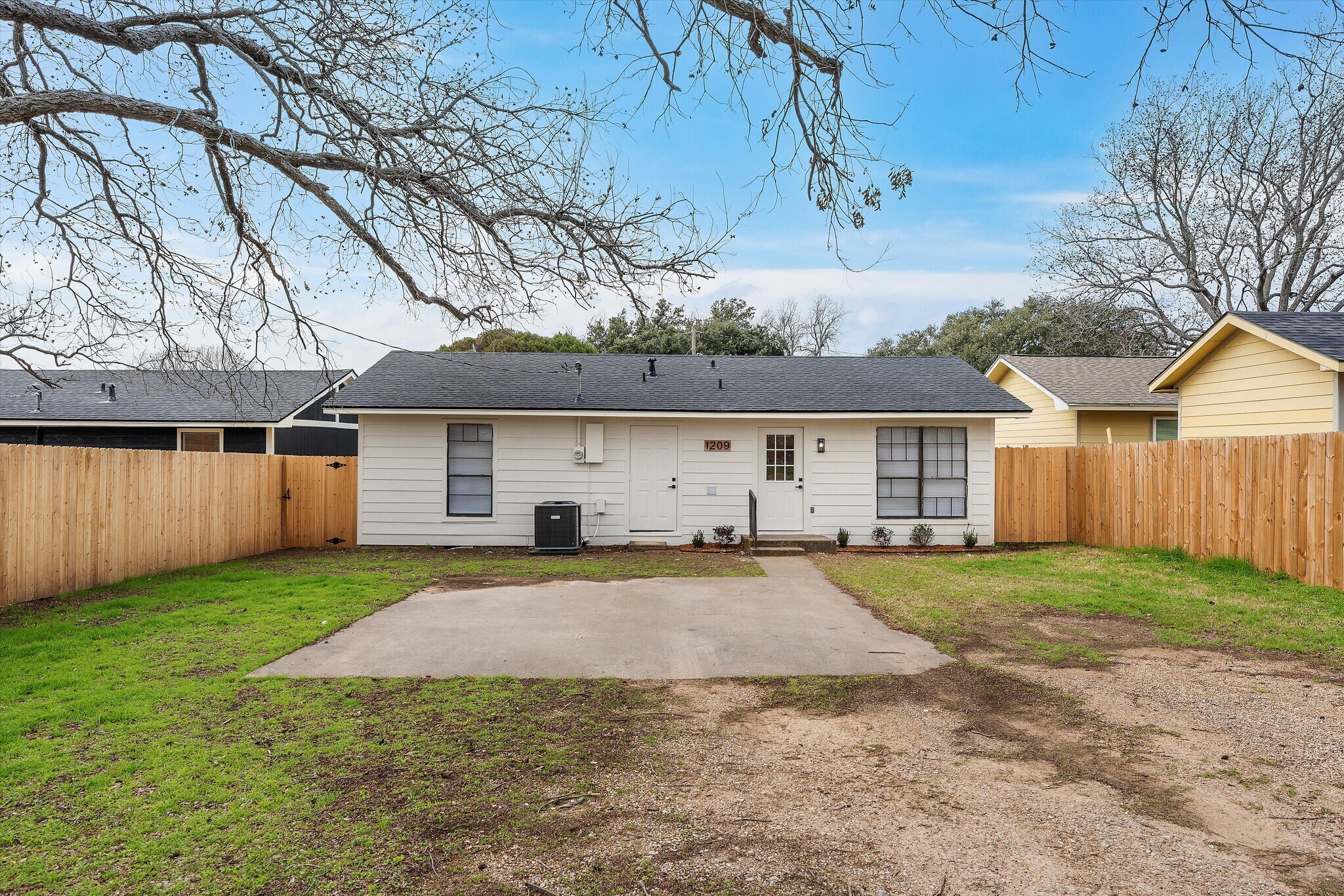 Building Photo - 1209 N 6th St