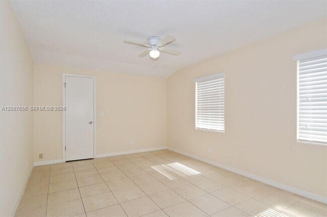 Building Photo - 4304 N Shore Dr