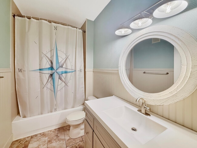 Building Photo - 2400 E Aragon Blvd